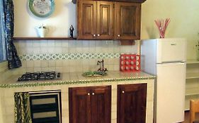 Studio Apartment With Garden And Free Parking